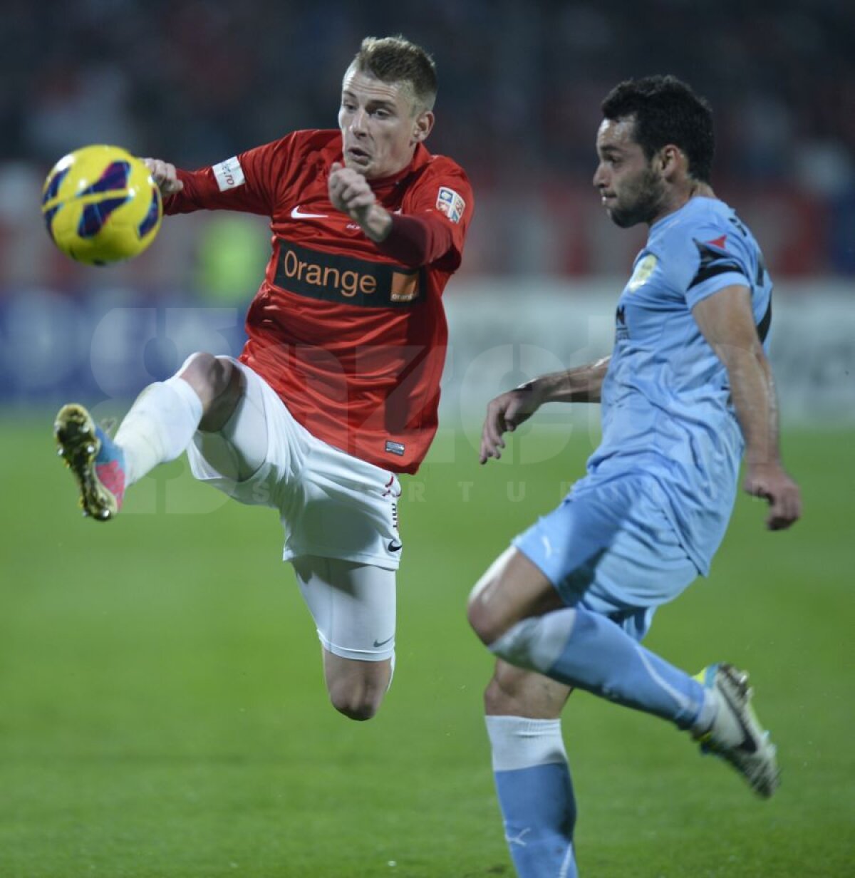 FOTO şi VIDEO "Cîinii" urcă pe 6 şi-l demit pe Pelici » Dinamo - FC Braşov 2-1