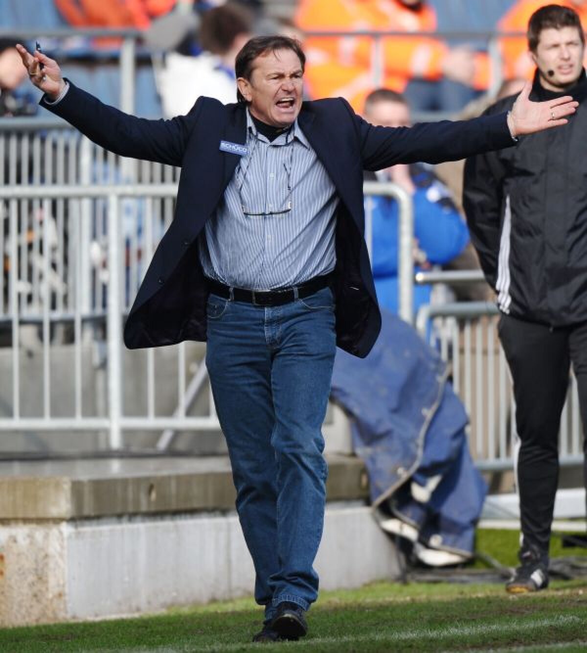 Lienen e alesul! » Primul antrenor străin din istoria Galaţiului a suferit o accidentare horror în Bundesliga