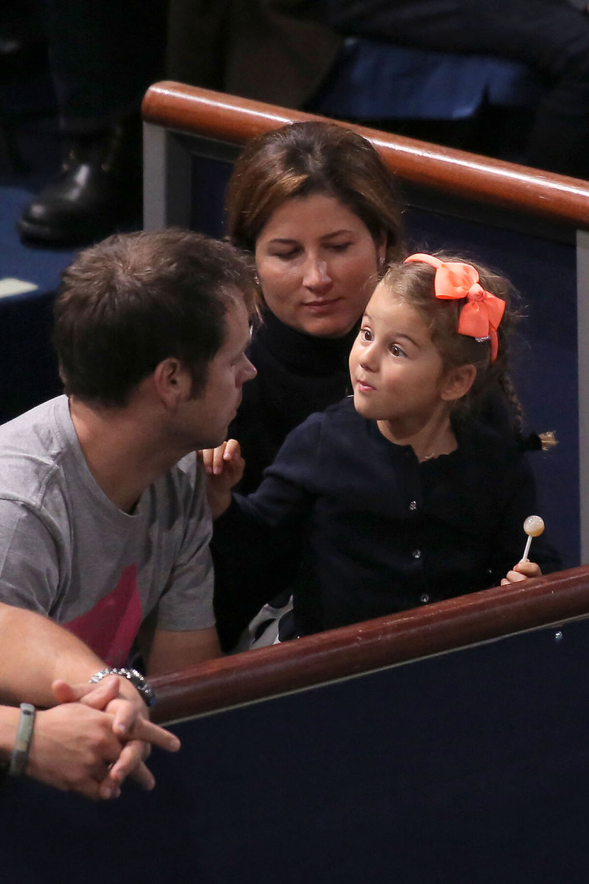 FOTO Gemenele lui Federer sînt adorabile » Micuţele au făcut show în timpul unui meci al tatălui lor la Paris