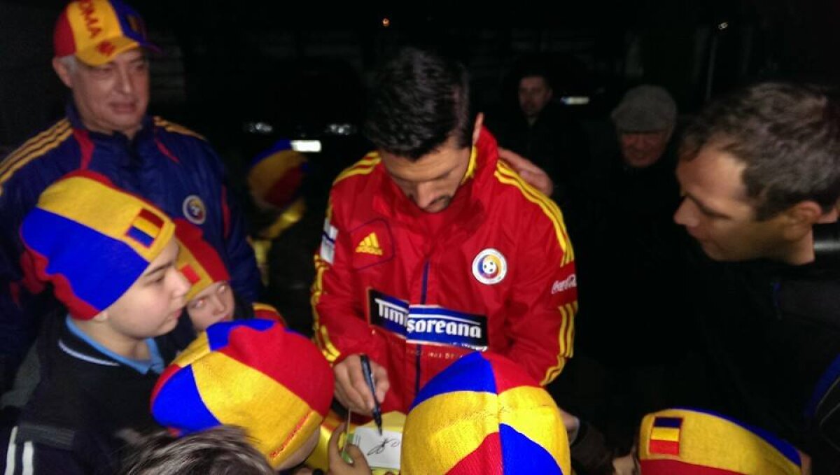 FOTO Tricolorii au fost vizitaţi în cantonament de puştii de la Şcoala Europeană: "Să le urmăm exemplul"