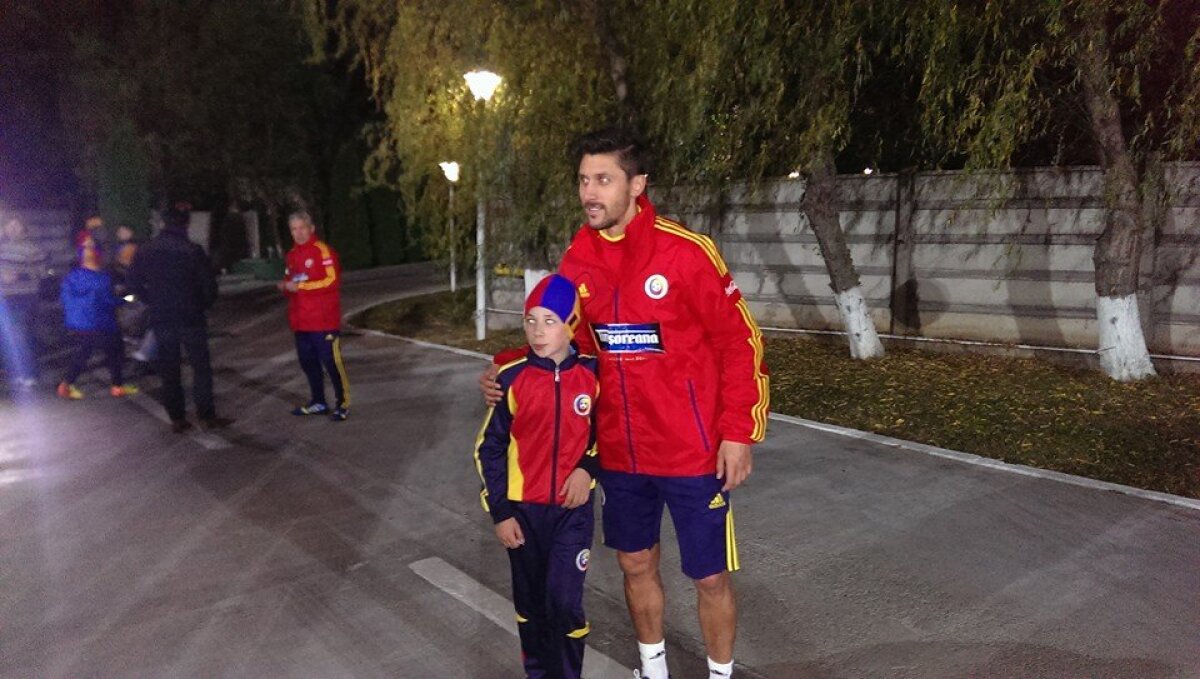 FOTO Tricolorii au fost vizitaţi în cantonament de puştii de la Şcoala Europeană: "Să le urmăm exemplul"