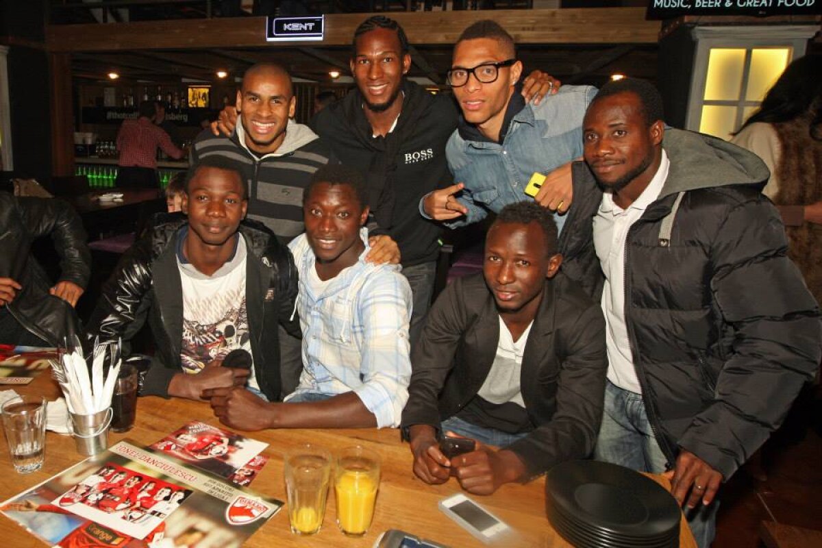 VIDEO şi FOTO » Dinamoviştii au ieşit în oraş în familie, în Centrul Vechi