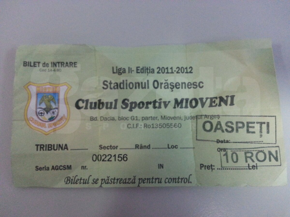 FOTO Cît trebuie sa îndure un suporter oltean: "Ţii cu cu Ştiinţa? Scoate banu'!"