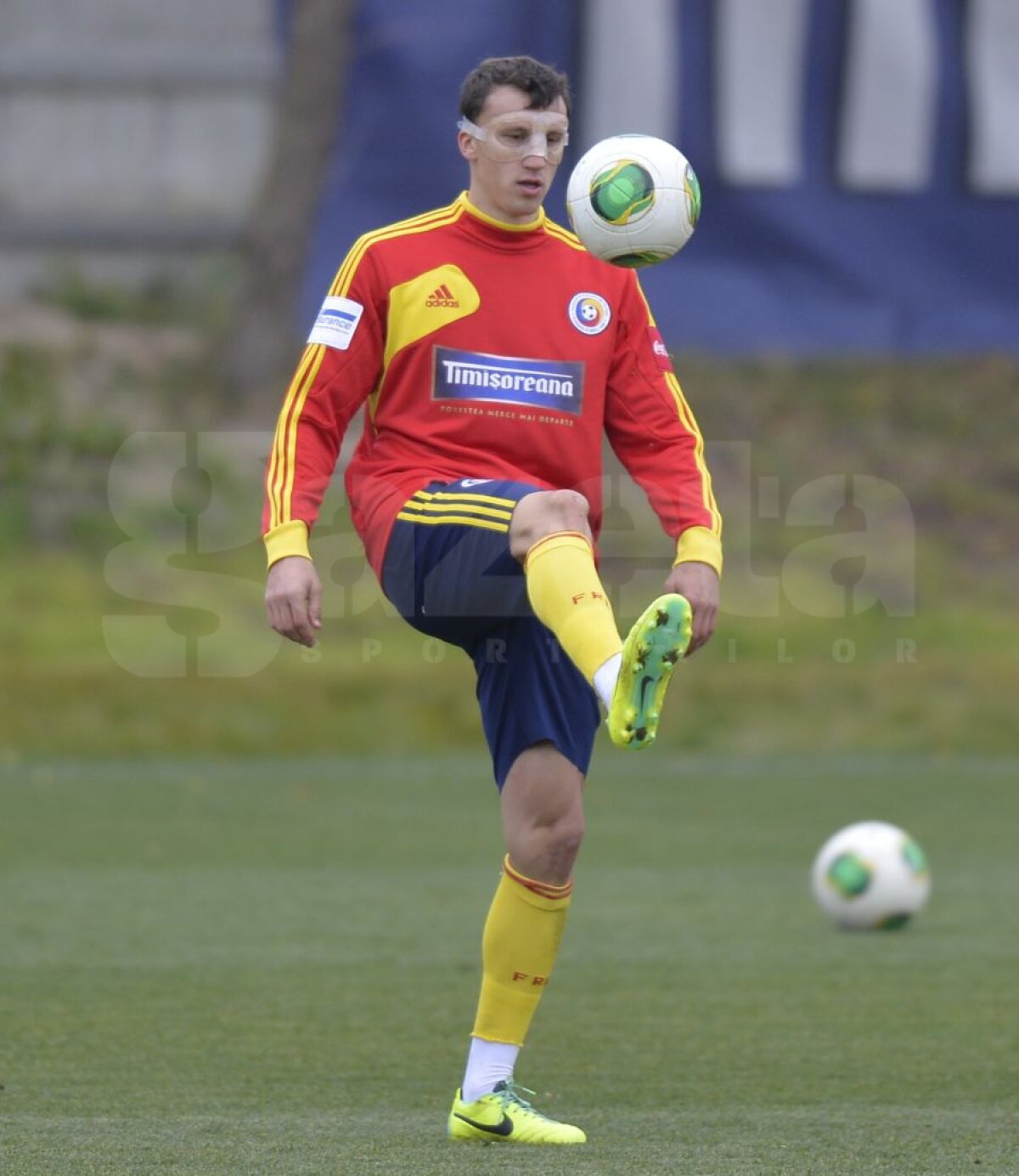 Vlad Chiricheş s-a antrenat azi alături de coechipieri » GALERIE FOTO "Vladiator" cu noua mască