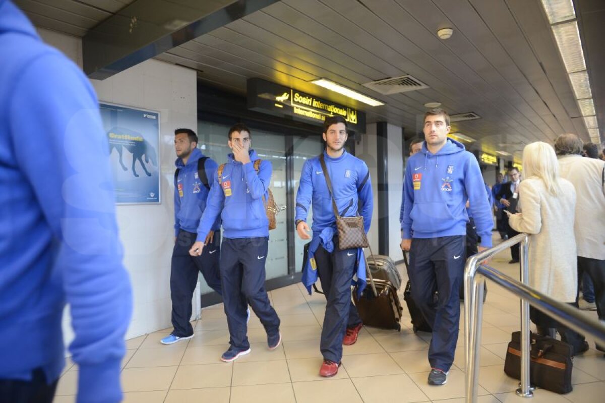 Grecia a sosit în Bucureşti pentru meciul de marţi seară » Galerie FOTO de la aeroport cu Mitroglou şi compania