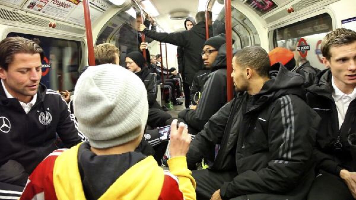 Germania Underground! » Nemţii au ”driblat” traficul din Londra luînd metroul