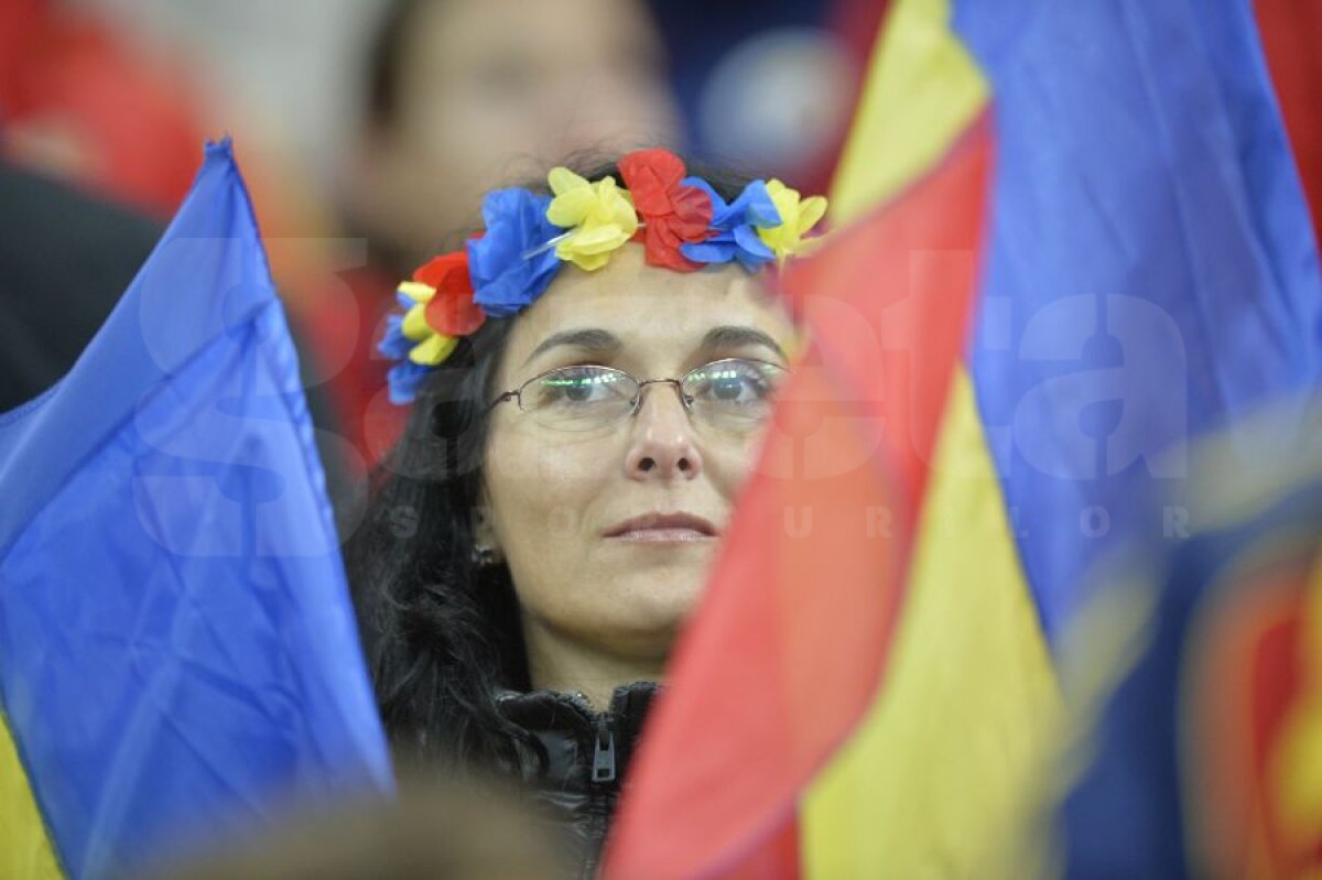 GALERIE FOTO Atmosferă senzaţională la România - Grecia! » "Luptaţi pentru neam, credinţă şi ţară"