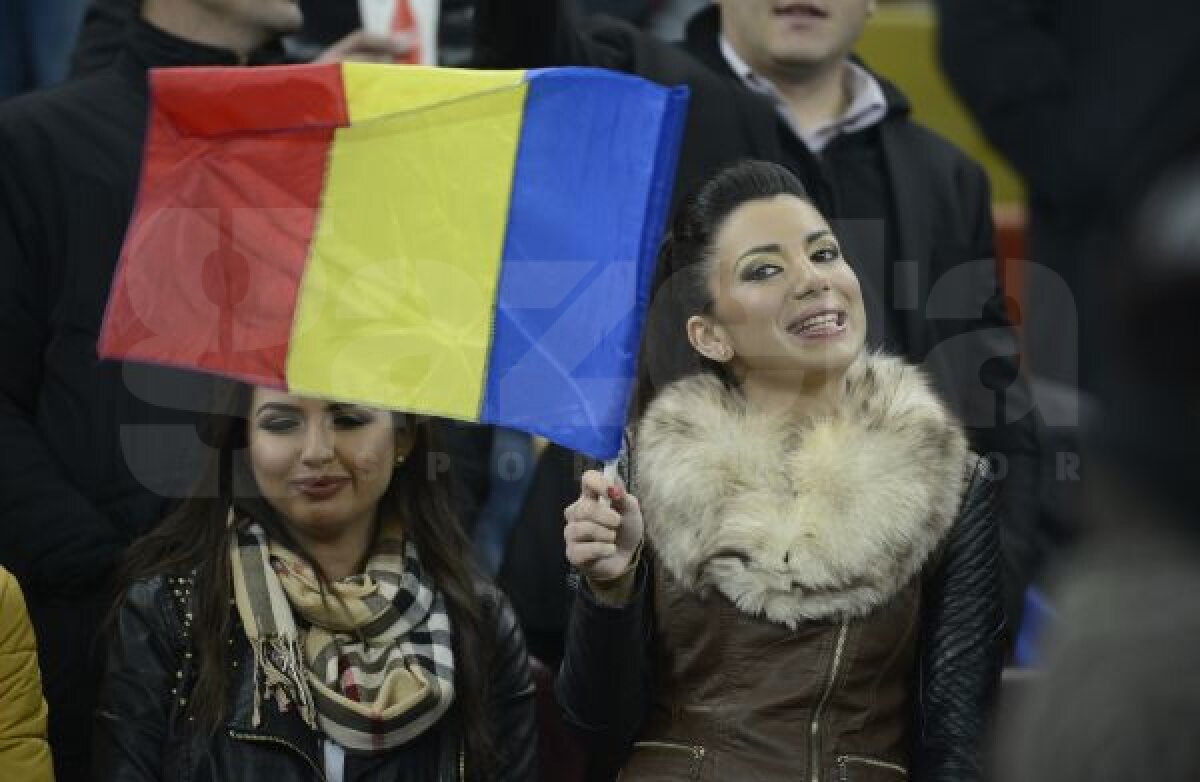 FOTO Noaptea cînd am găzduit Mondialul » Cu 50.000 de români transfiguraţi care au ars continuu prin frig şi ceaţă, Arena Naţională a trăit poate cele mai frumoase clipe din existenţa ei