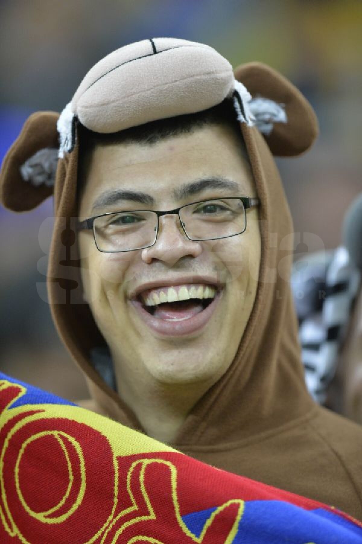 FOTO Noaptea cînd am găzduit Mondialul » Cu 50.000 de români transfiguraţi care au ars continuu prin frig şi ceaţă, Arena Naţională a trăit poate cele mai frumoase clipe din existenţa ei