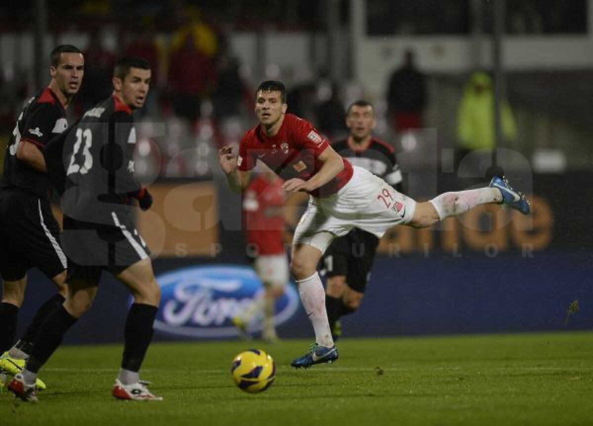 VIDEO+FOTO Dinamo s-a impus în faţa Gazului Metan, 1-0, de ziua lui Stoican