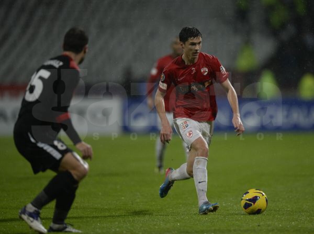 VIDEO+FOTO Dinamo s-a impus în faţa Gazului Metan, 1-0, de ziua lui Stoican