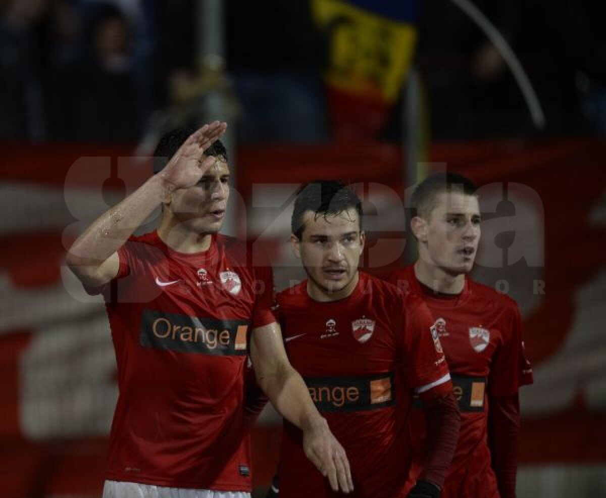 VIDEO+FOTO Dinamo s-a impus în faţa Gazului Metan, 1-0, de ziua lui Stoican