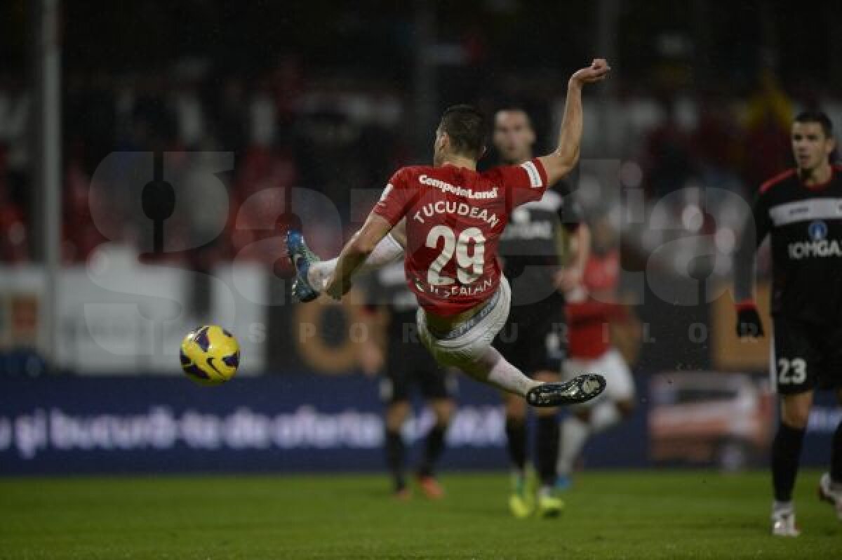 VIDEO+FOTO Dinamo s-a impus în faţa Gazului Metan, 1-0, de ziua lui Stoican