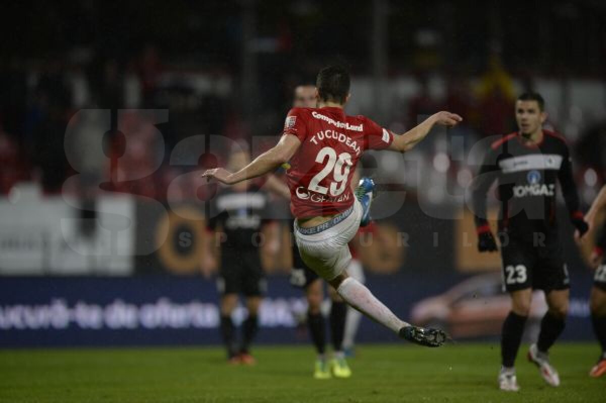 VIDEO+FOTO Dinamo s-a impus în faţa Gazului Metan, 1-0, de ziua lui Stoican