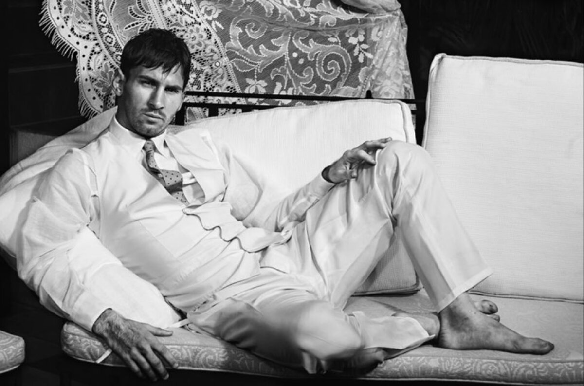 FOTO » Messi o face pe Cristiano Ronaldo, dar nu-i prea iese :S