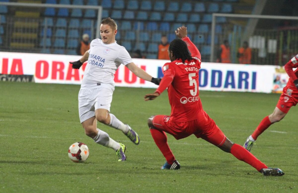 FOTO şi VIDEO Dezavantajaţi de arbitri, "cîinii" obţin victoria şi continuă drumul spre podium » Săgeata - Dinamo 0-1