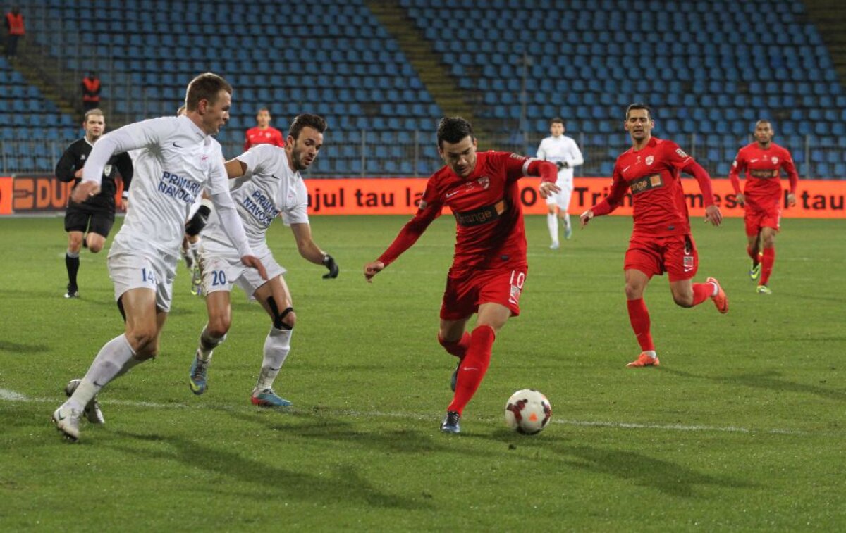 FOTO şi VIDEO Dezavantajaţi de arbitri, "cîinii" obţin victoria şi continuă drumul spre podium » Săgeata - Dinamo 0-1
