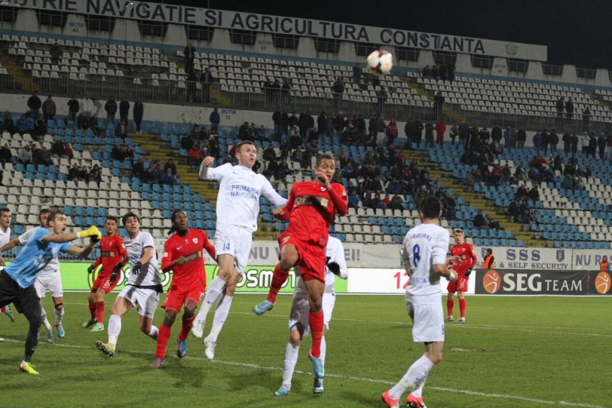 FOTO şi VIDEO Dezavantajaţi de arbitri, "cîinii" obţin victoria şi continuă drumul spre podium » Săgeata - Dinamo 0-1