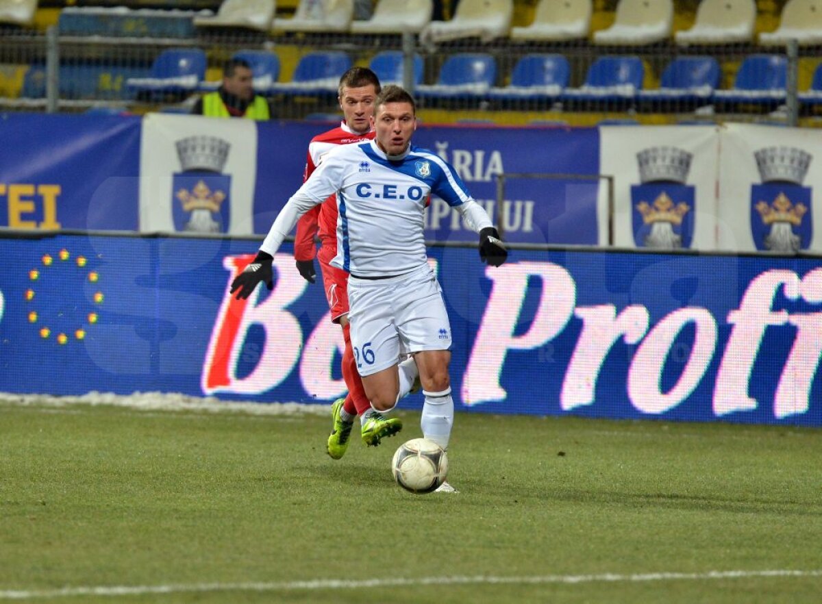 FOTO şi VIDEO Împiedicaţi de ultima clasată » Pandurii, doar egal pe terenul Coronei, scor 1-1