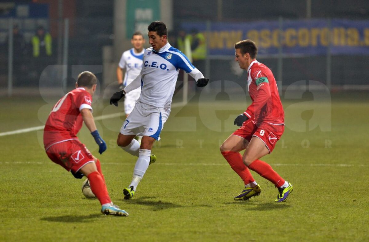 FOTO şi VIDEO Împiedicaţi de ultima clasată » Pandurii, doar egal pe terenul Coronei, scor 1-1
