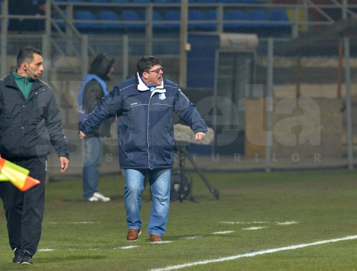FOTO şi VIDEO Împiedicaţi de ultima clasată » Pandurii, doar egal pe terenul Coronei, scor 1-1