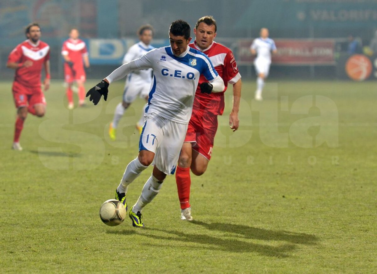 FOTO şi VIDEO Împiedicaţi de ultima clasată » Pandurii, doar egal pe terenul Coronei, scor 1-1