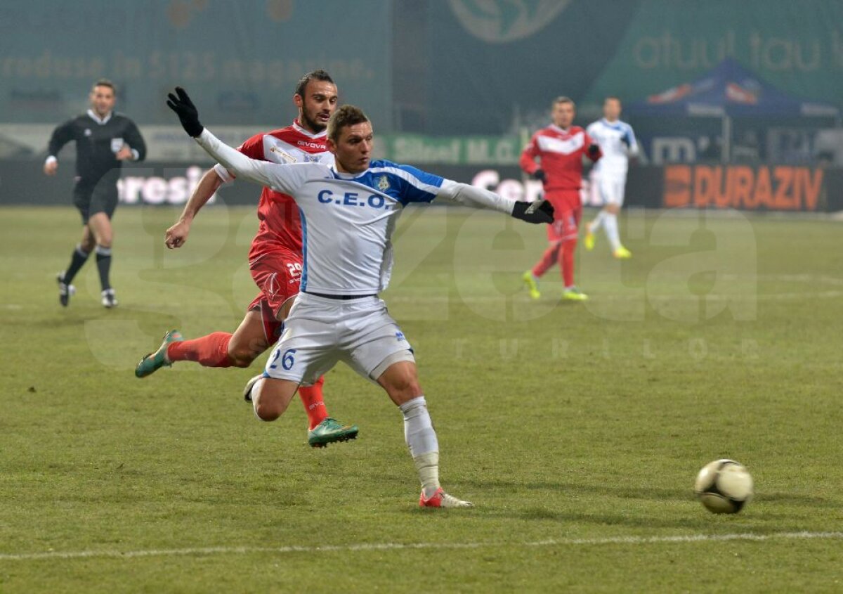 FOTO şi VIDEO Împiedicaţi de ultima clasată » Pandurii, doar egal pe terenul Coronei, scor 1-1
