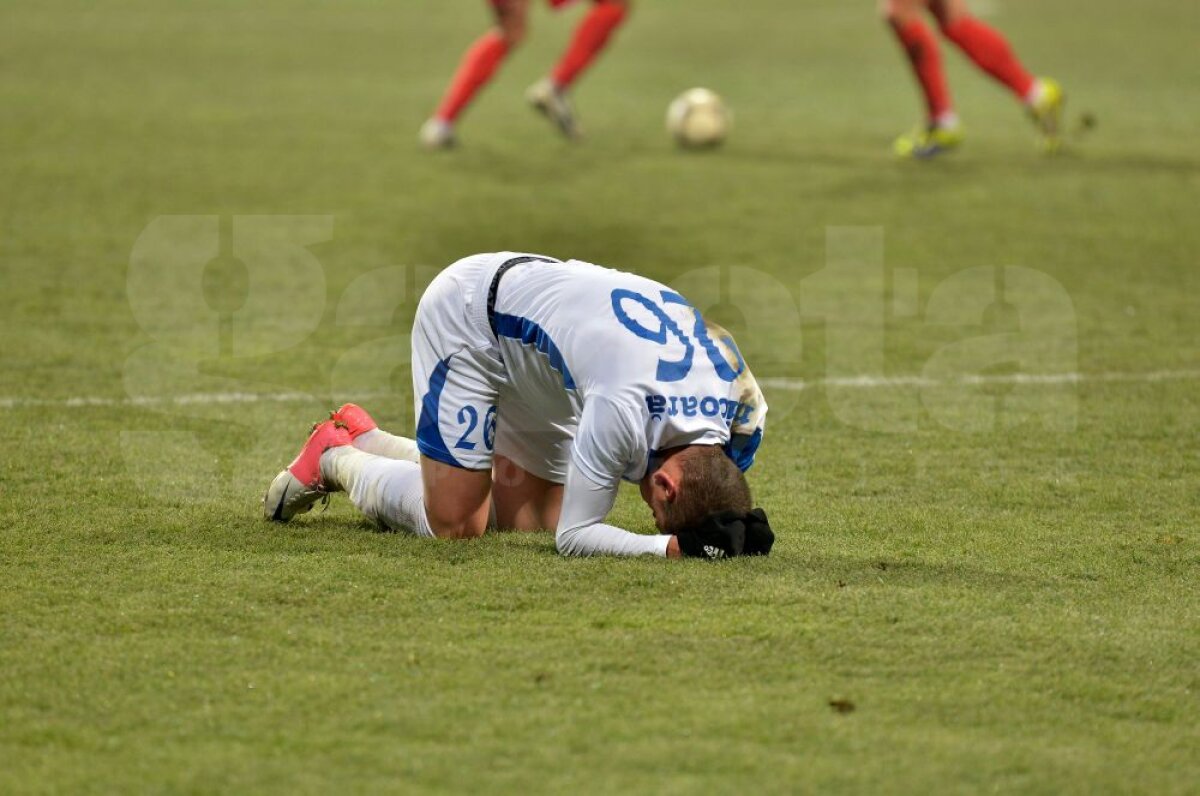 FOTO şi VIDEO Împiedicaţi de ultima clasată » Pandurii, doar egal pe terenul Coronei, scor 1-1