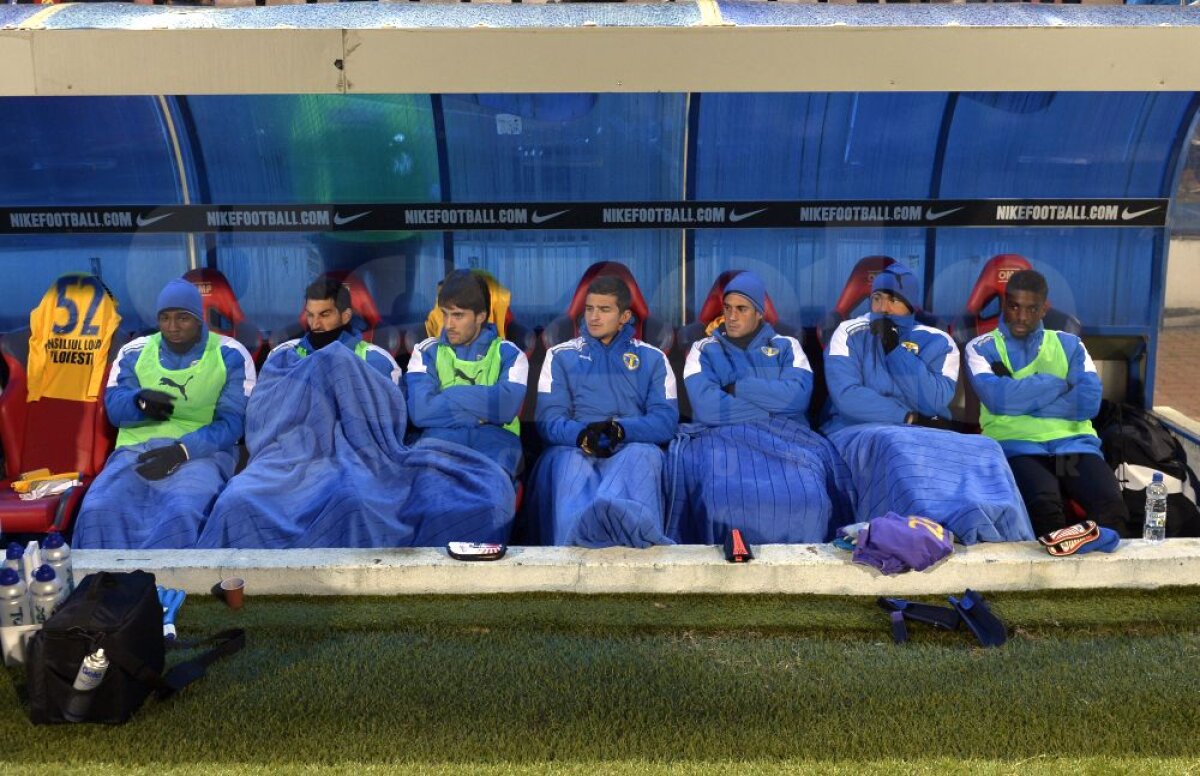 FOTO şi VIDEO Derby controlat de "lupi" » Steaua - Petrolul 1-1 şi lupta la titlu rămîne deschisă