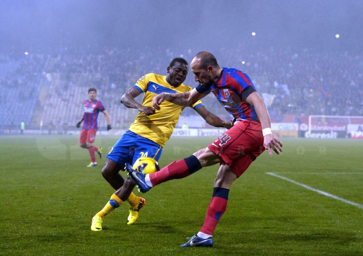 FOTO şi VIDEO Derby controlat de "lupi" » Steaua - Petrolul 1-1 şi lupta la titlu rămîne deschisă