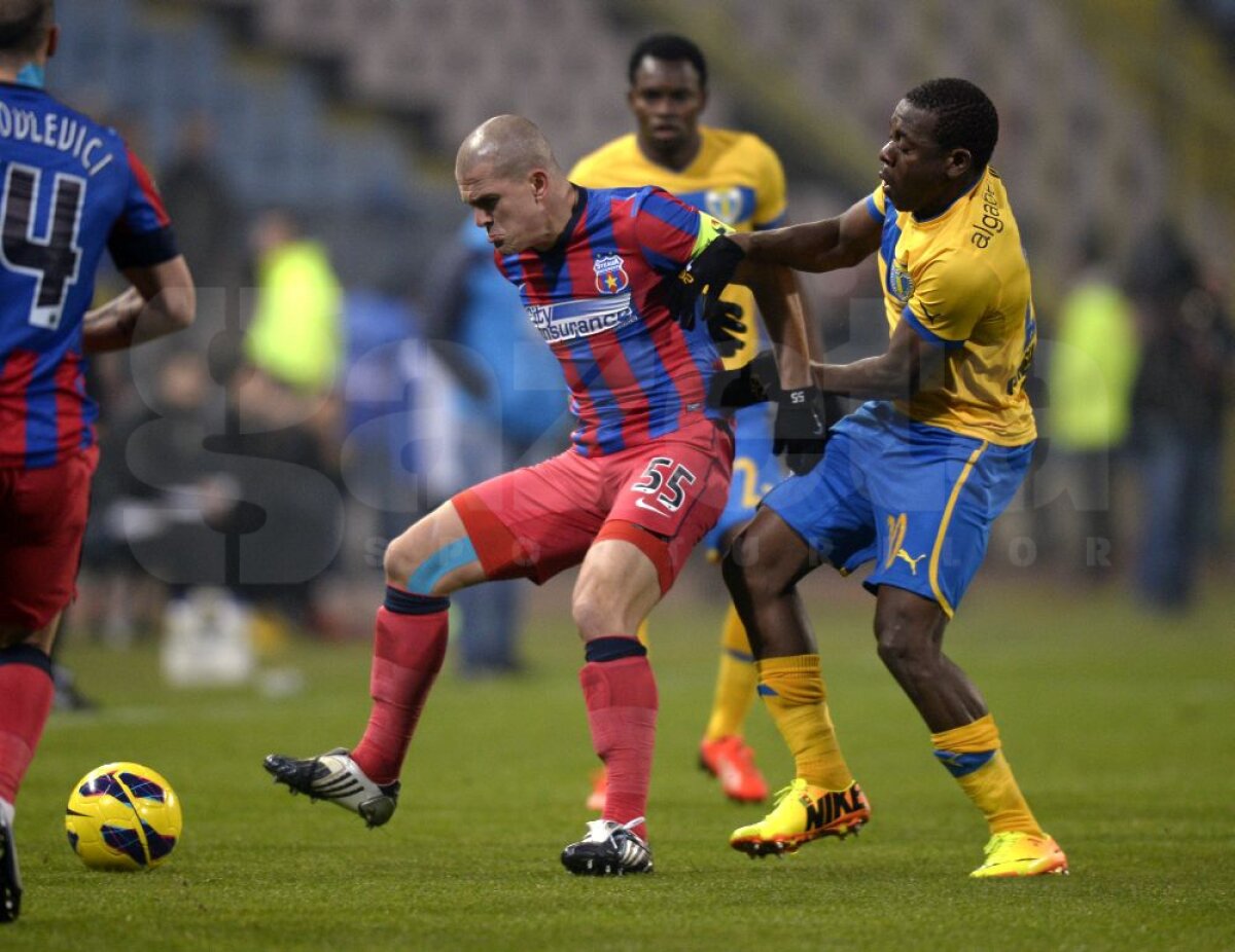 FOTO şi VIDEO Derby controlat de "lupi" » Steaua - Petrolul 1-1 şi lupta la titlu rămîne deschisă