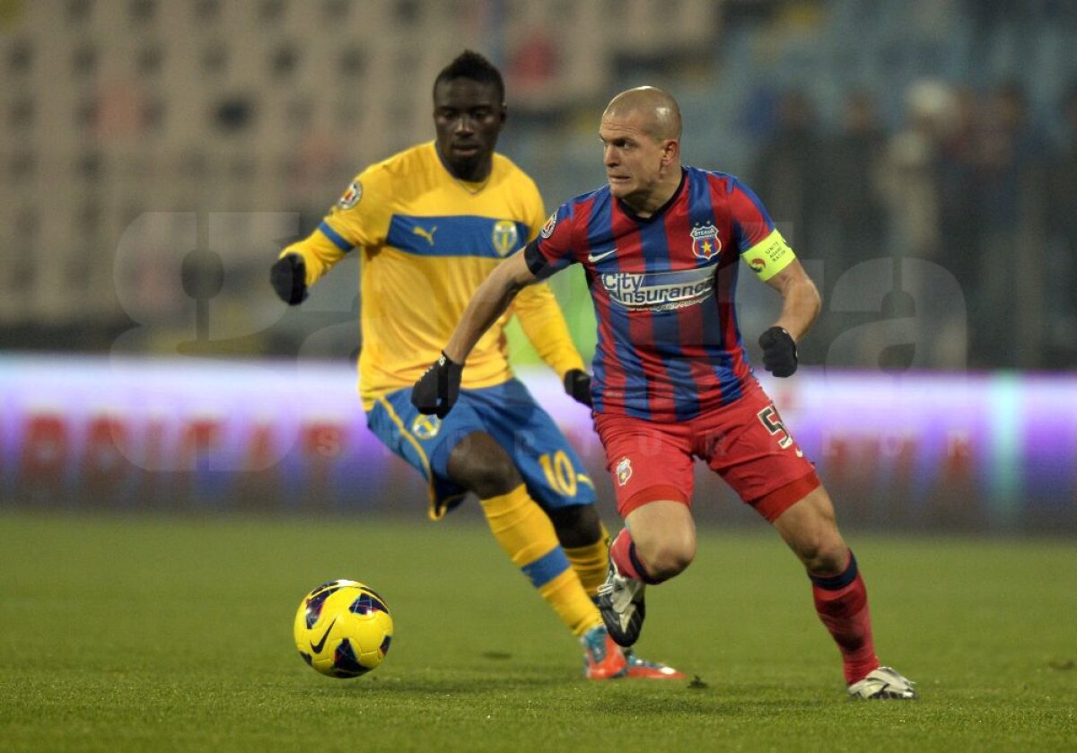 FOTO şi VIDEO Derby controlat de "lupi" » Steaua - Petrolul 1-1 şi lupta la titlu rămîne deschisă