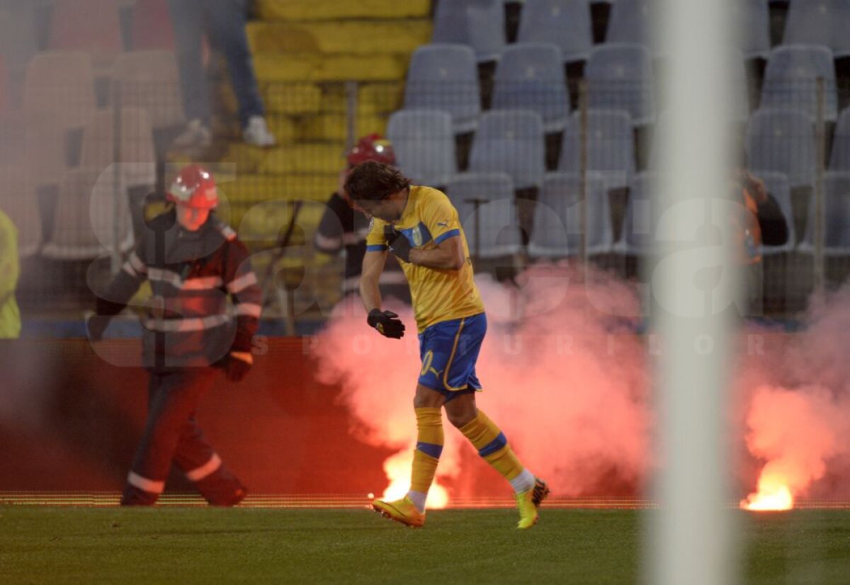 FOTO şi VIDEO Derby controlat de "lupi" » Steaua - Petrolul 1-1 şi lupta la titlu rămîne deschisă