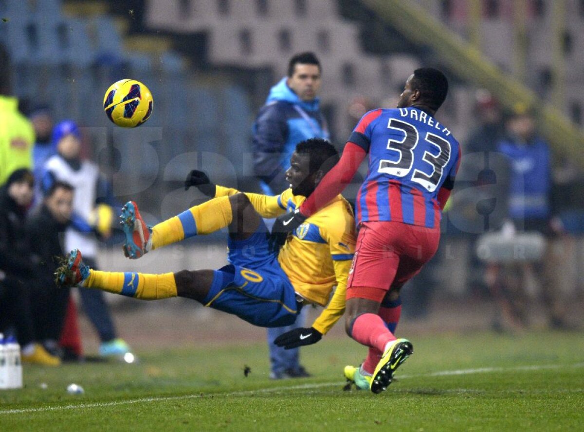 FOTO şi VIDEO Derby controlat de "lupi" » Steaua - Petrolul 1-1 şi lupta la titlu rămîne deschisă