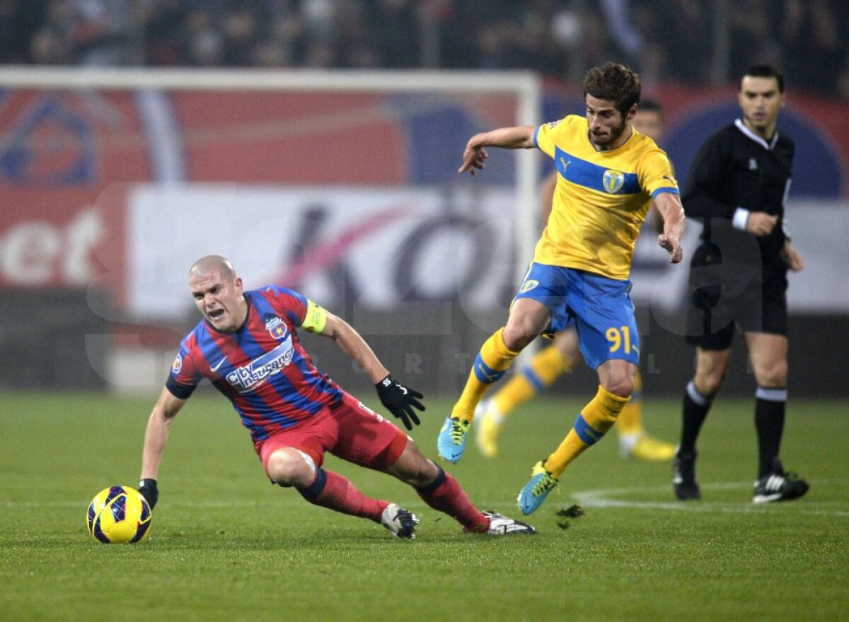 FOTO şi VIDEO Derby controlat de "lupi" » Steaua - Petrolul 1-1 şi lupta la titlu rămîne deschisă