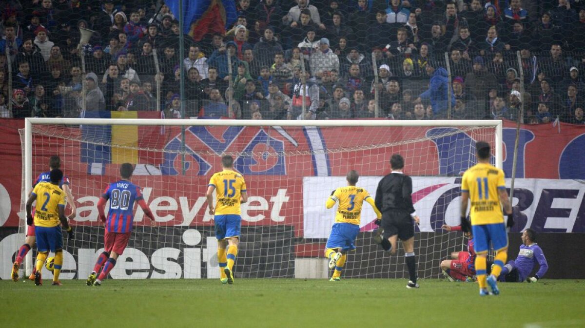 FOTO şi VIDEO Derby controlat de "lupi" » Steaua - Petrolul 1-1 şi lupta la titlu rămîne deschisă
