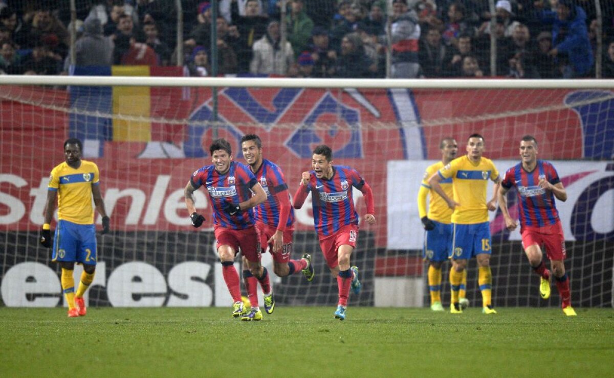 FOTO şi VIDEO Derby controlat de "lupi" » Steaua - Petrolul 1-1 şi lupta la titlu rămîne deschisă