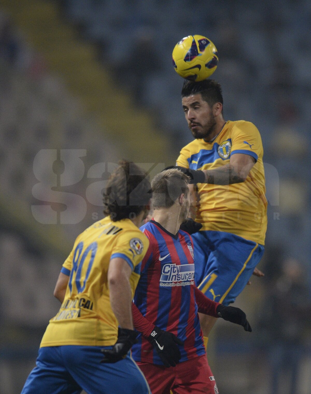 FOTO şi VIDEO Derby controlat de "lupi" » Steaua - Petrolul 1-1 şi lupta la titlu rămîne deschisă