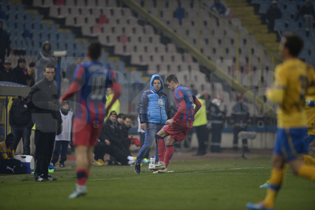 FOTO şi VIDEO Derby controlat de "lupi" » Steaua - Petrolul 1-1 şi lupta la titlu rămîne deschisă