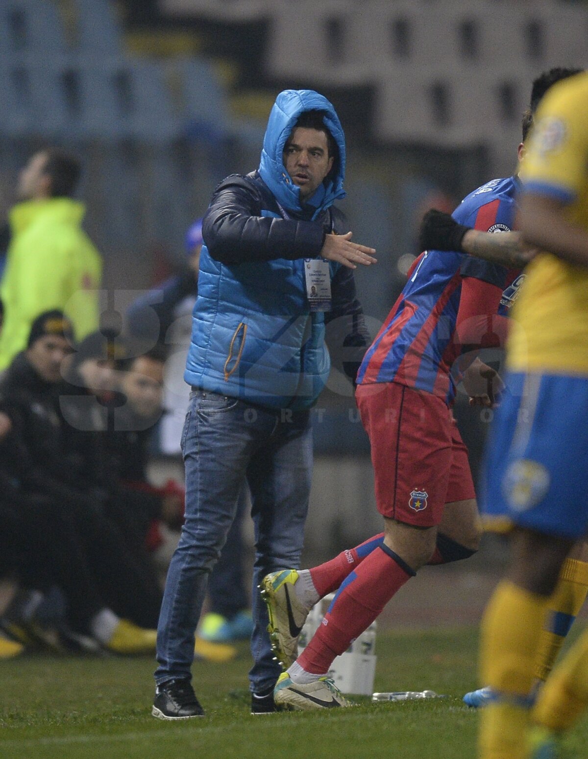 FOTO şi VIDEO Derby controlat de "lupi" » Steaua - Petrolul 1-1 şi lupta la titlu rămîne deschisă