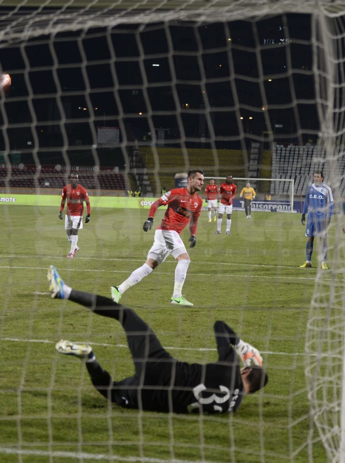 FOTO Dinamo - Pandurii 1-0 » "Cîinii" s-au calificat în semifinalele Cupei României