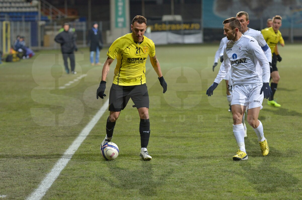VIDEO şi FOTO Interzis la goluri pe un teren îngheţat » Braşov şi Gaz Metan au terminat la egalitate, 0-0