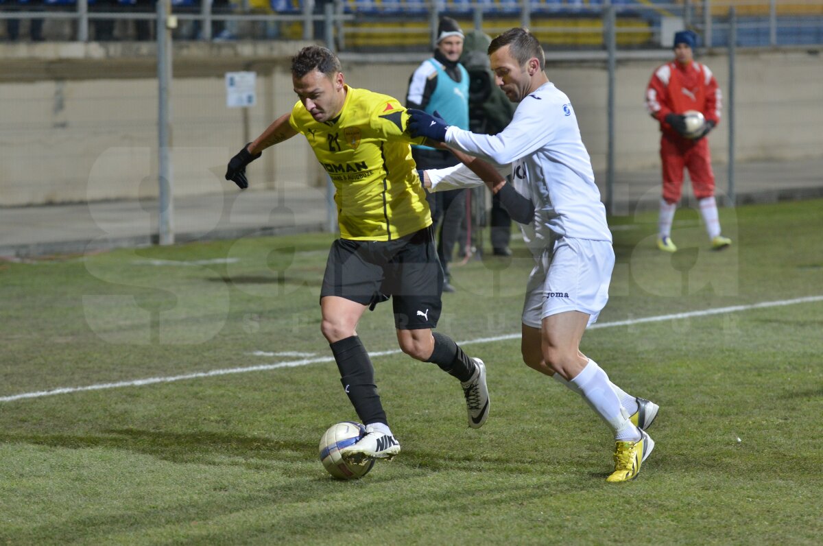 VIDEO şi FOTO Interzis la goluri pe un teren îngheţat » Braşov şi Gaz Metan au terminat la egalitate, 0-0