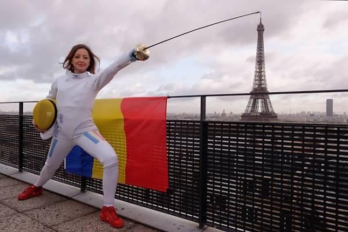 FOTO Cu spada lîngă Tour Eiffel » Ana Maria Brînză a realizat o şedinţă foto inedită la Paris