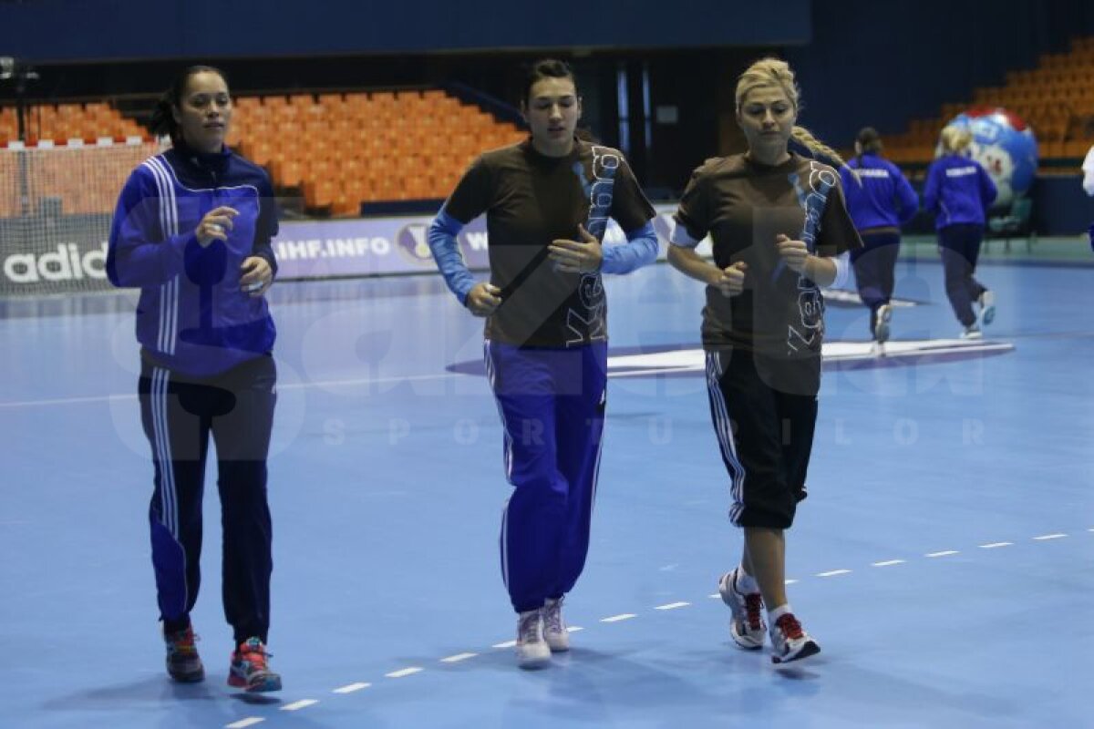 GALERIE FOTO Româncele pregătite pentru Ungaria. Meciul e azi, de la 20:15