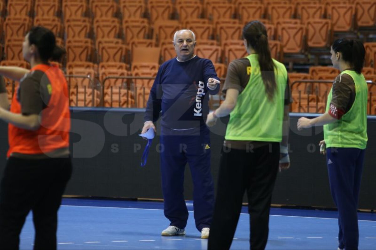 GALERIE FOTO Româncele pregătite pentru Ungaria. Meciul e azi, de la 20:15