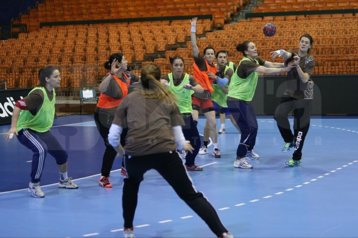 GALERIE FOTO Româncele pregătite pentru Ungaria. Meciul e azi, de la 20:15