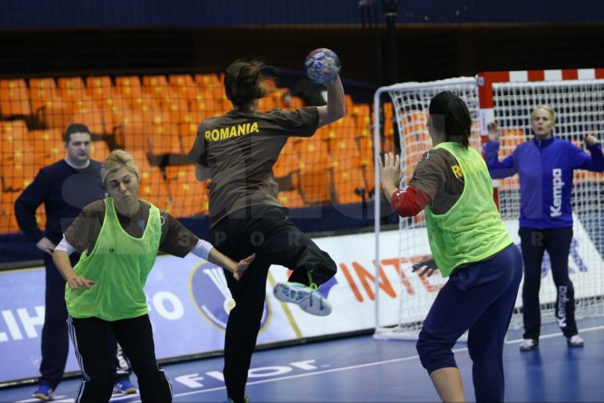 GALERIE FOTO Româncele pregătite pentru Ungaria. Meciul e azi, de la 20:15