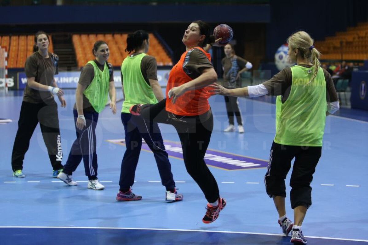 GALERIE FOTO Româncele pregătite pentru Ungaria. Meciul e azi, de la 20:15