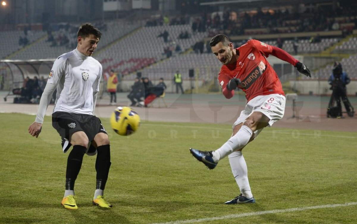 FOTO&VIDEO "Cîinii" ştiu să facă şi spectacol » Dinamo - ACS Poli 4-0 şi echipa lui Stoican are 4 victorii consecutive în Liga 1